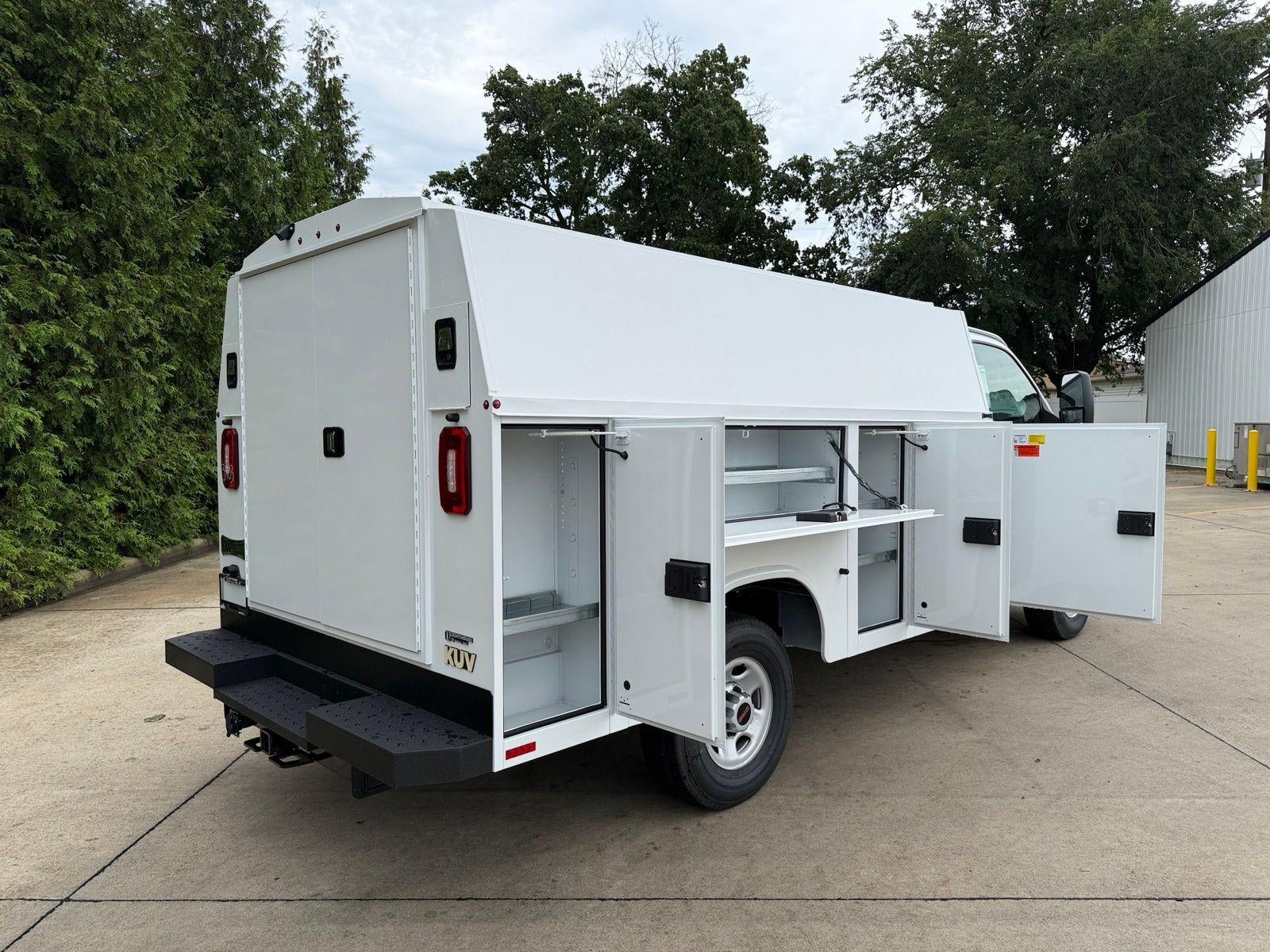 2026 GMC Savana Cutaway 3500 Base