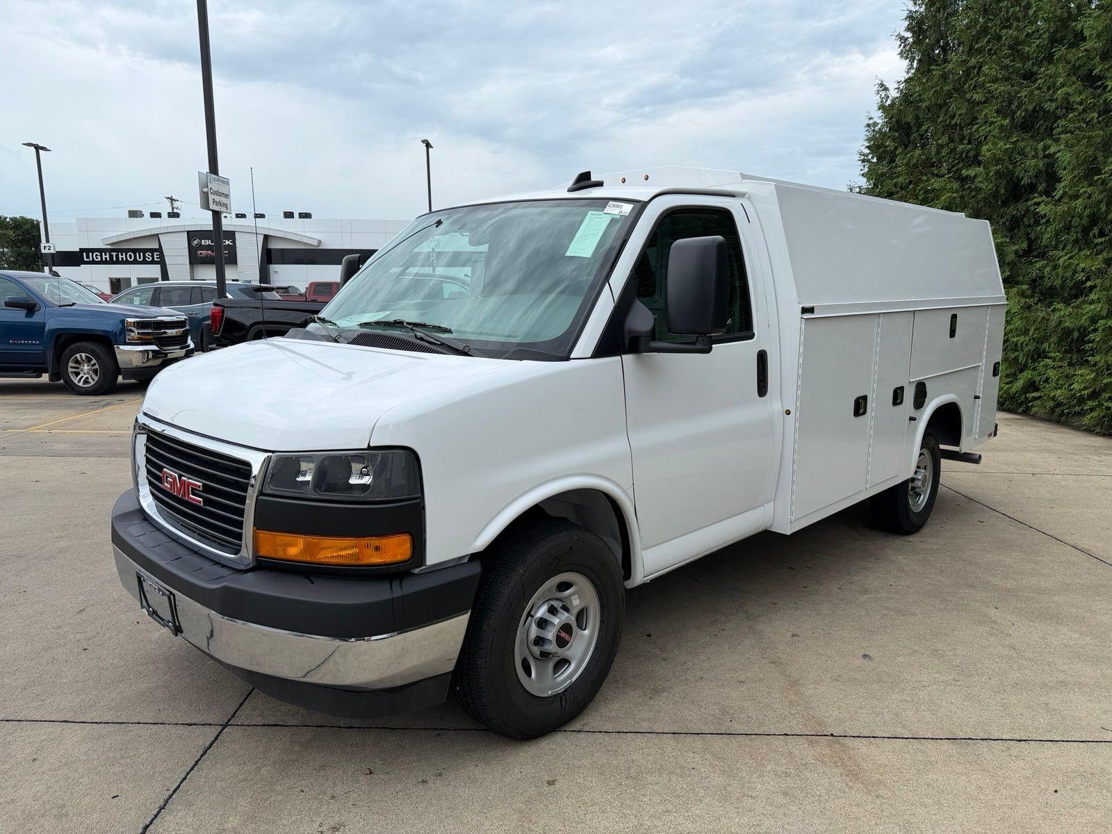 2026 GMC Savana Cutaway 3500 Base