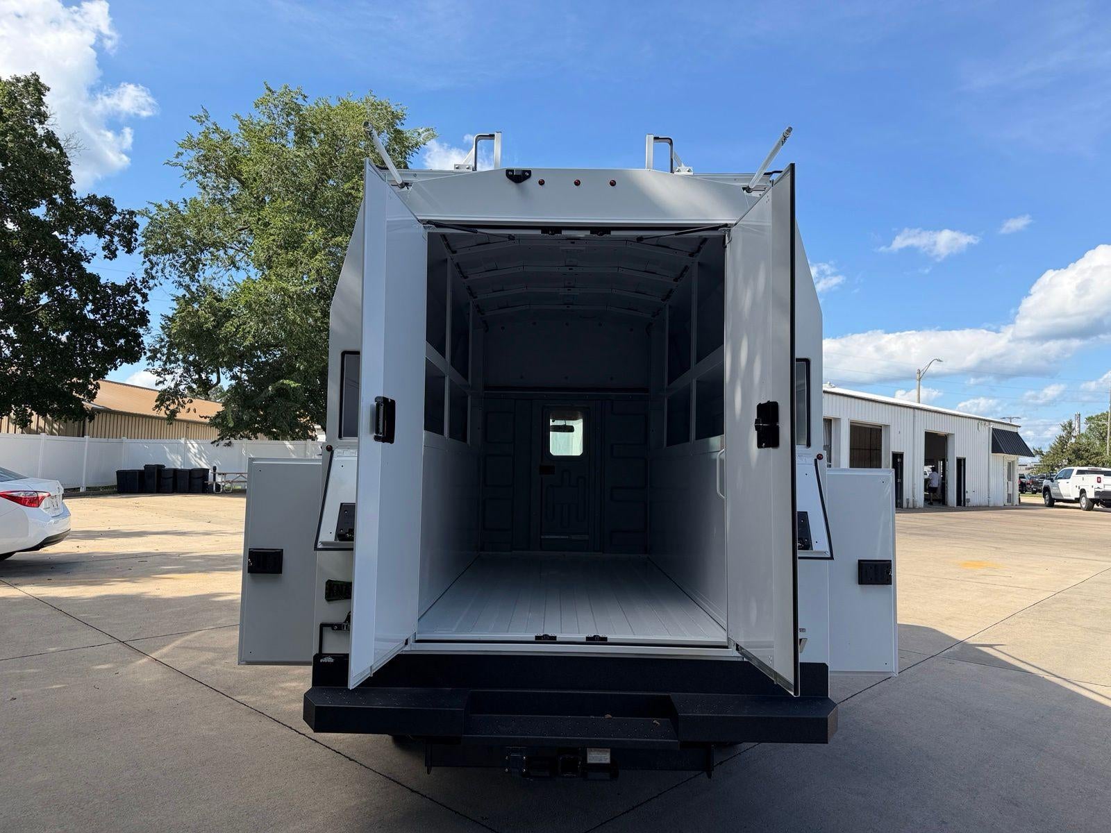 2026 GMC Savana Cutaway 3500 Base