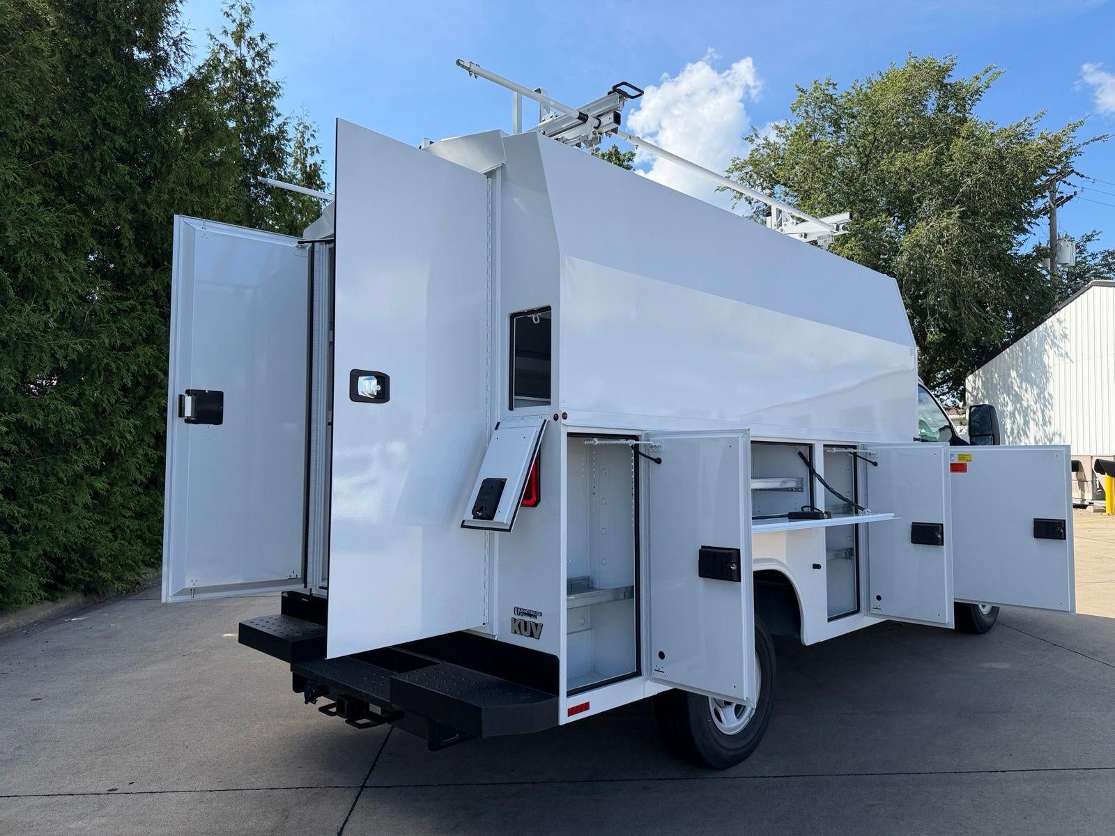 2026 GMC Savana Cutaway 3500 Base