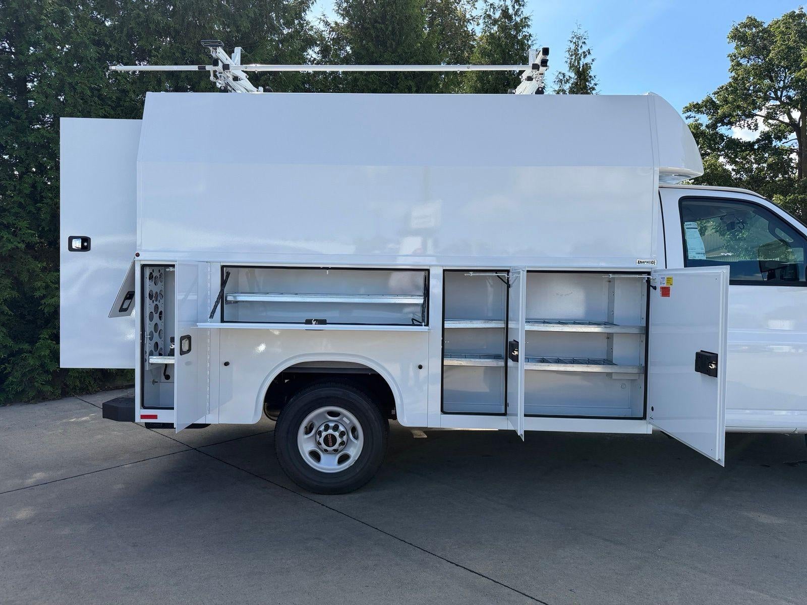 2026 GMC Savana Cutaway 3500 Base