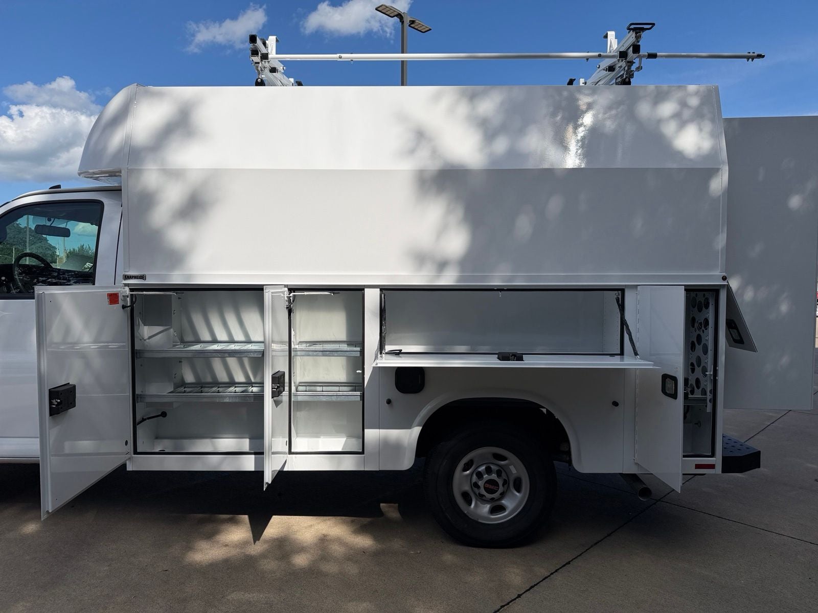 2026 GMC Savana Cutaway 3500 Base
