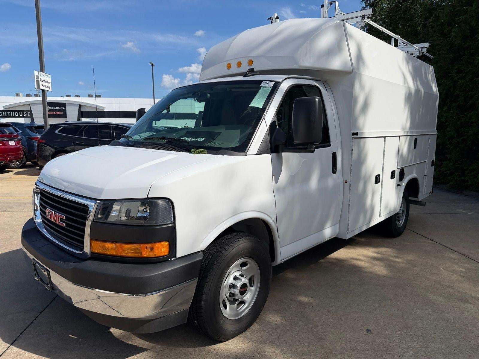 2026 GMC Savana Cutaway 3500 Base