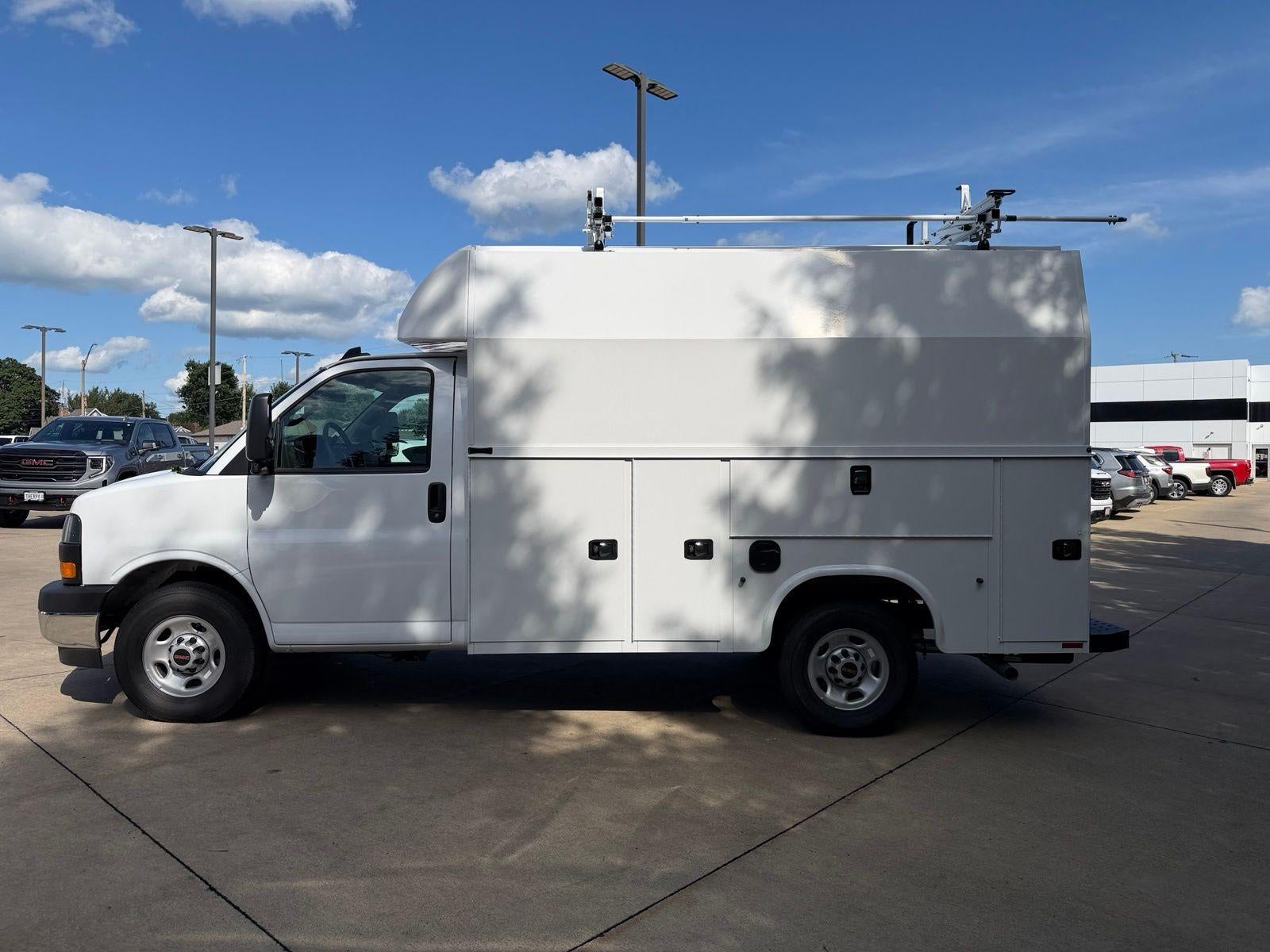 2026 GMC Savana Cutaway 3500 Base