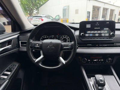 2022 Mitsubishi Outlander SE