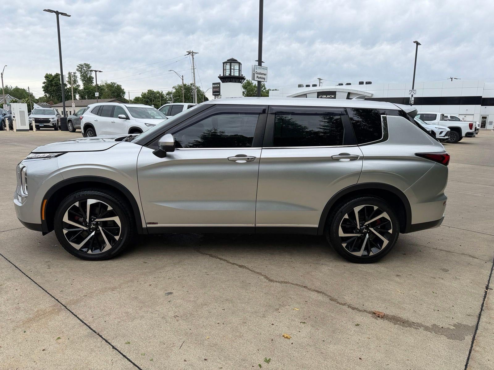 2022 Mitsubishi Outlander SE